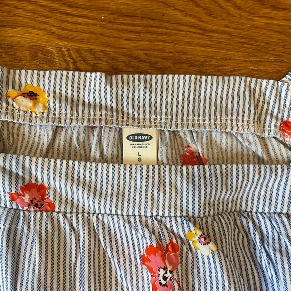 Size large, Old Navy top - Picture 4 of 5